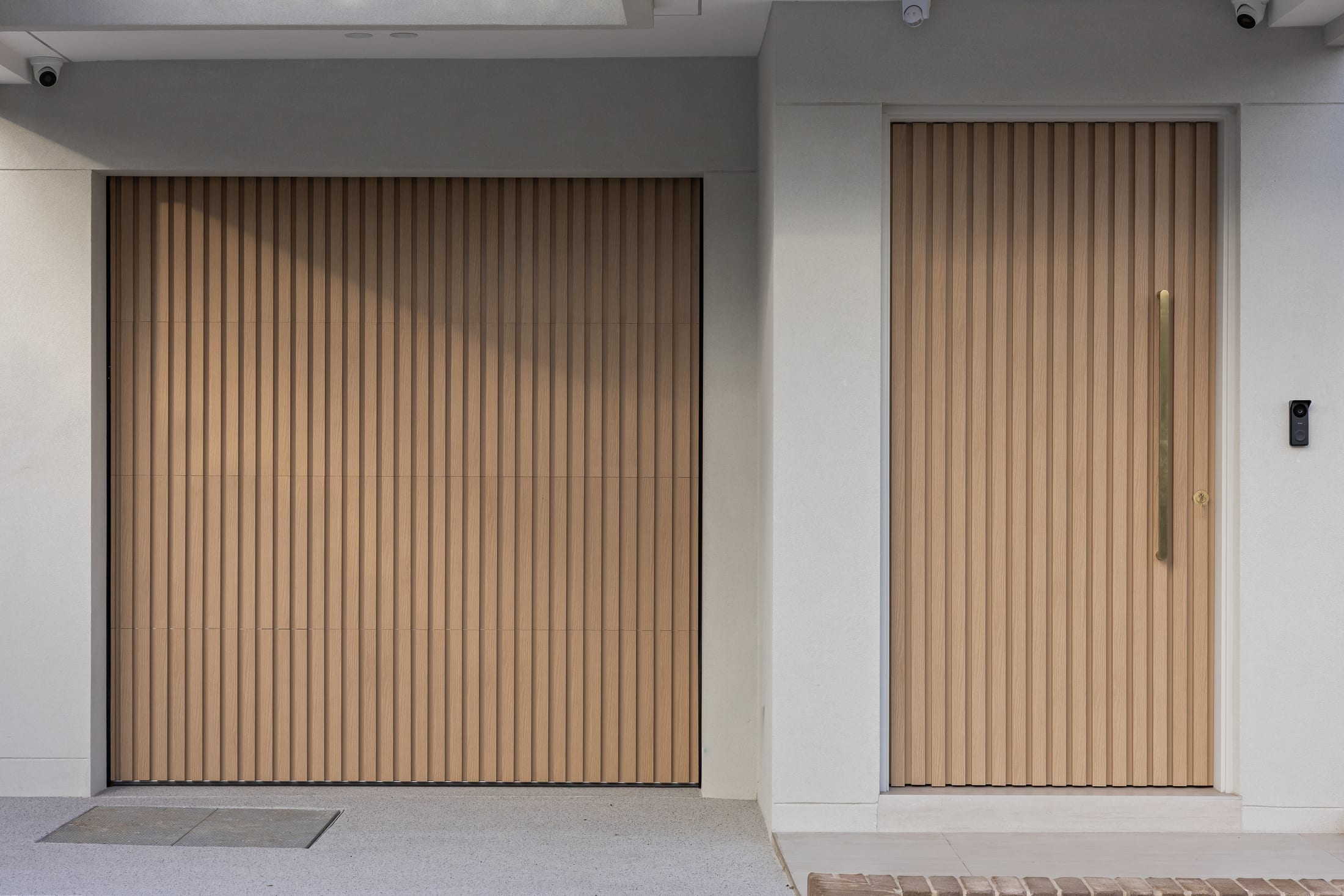Greystanes Residence Light Oak timber-look duplex — photo 7