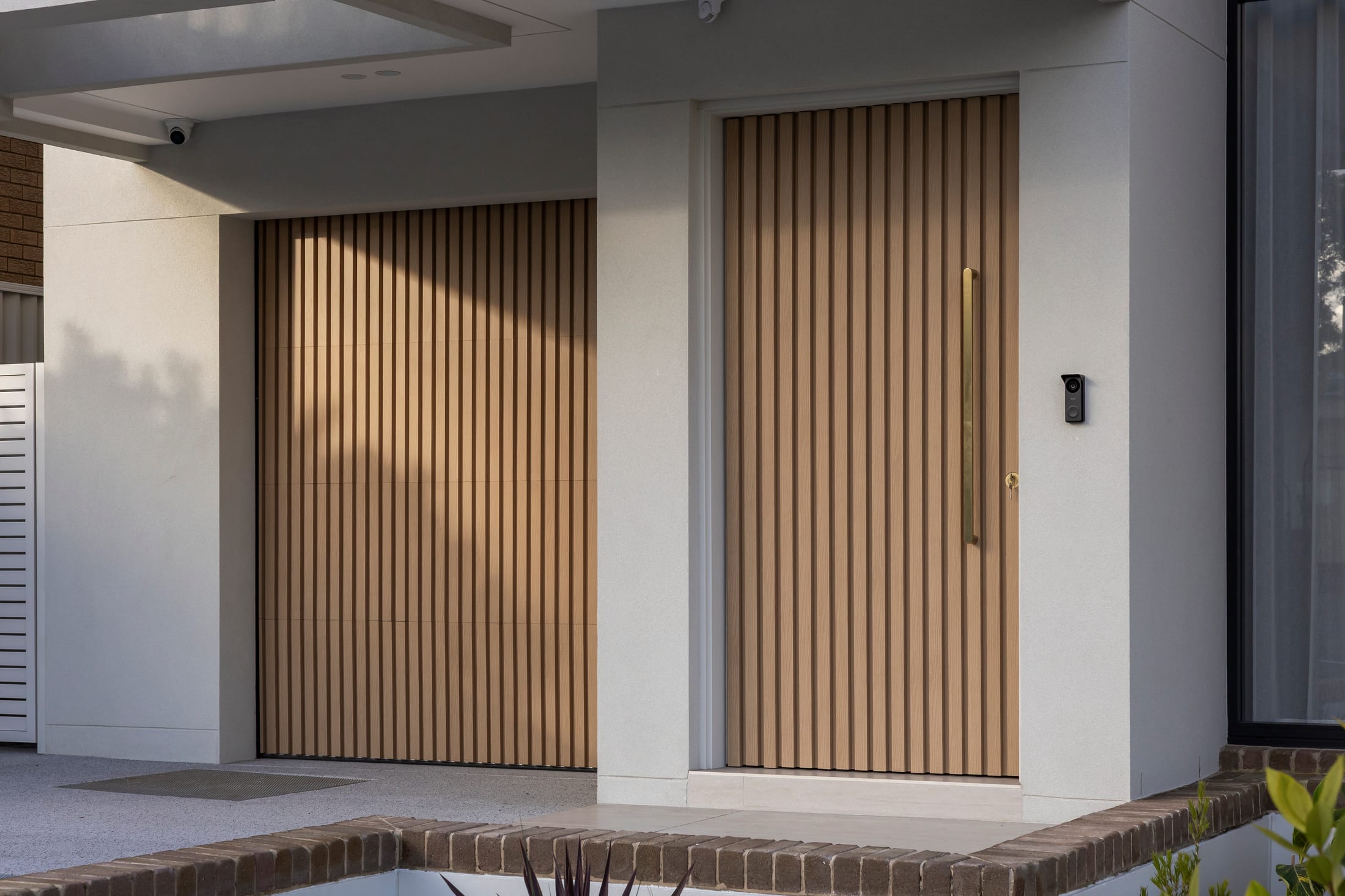 Greystanes Residence Light Oak timber-look duplex — photo 8