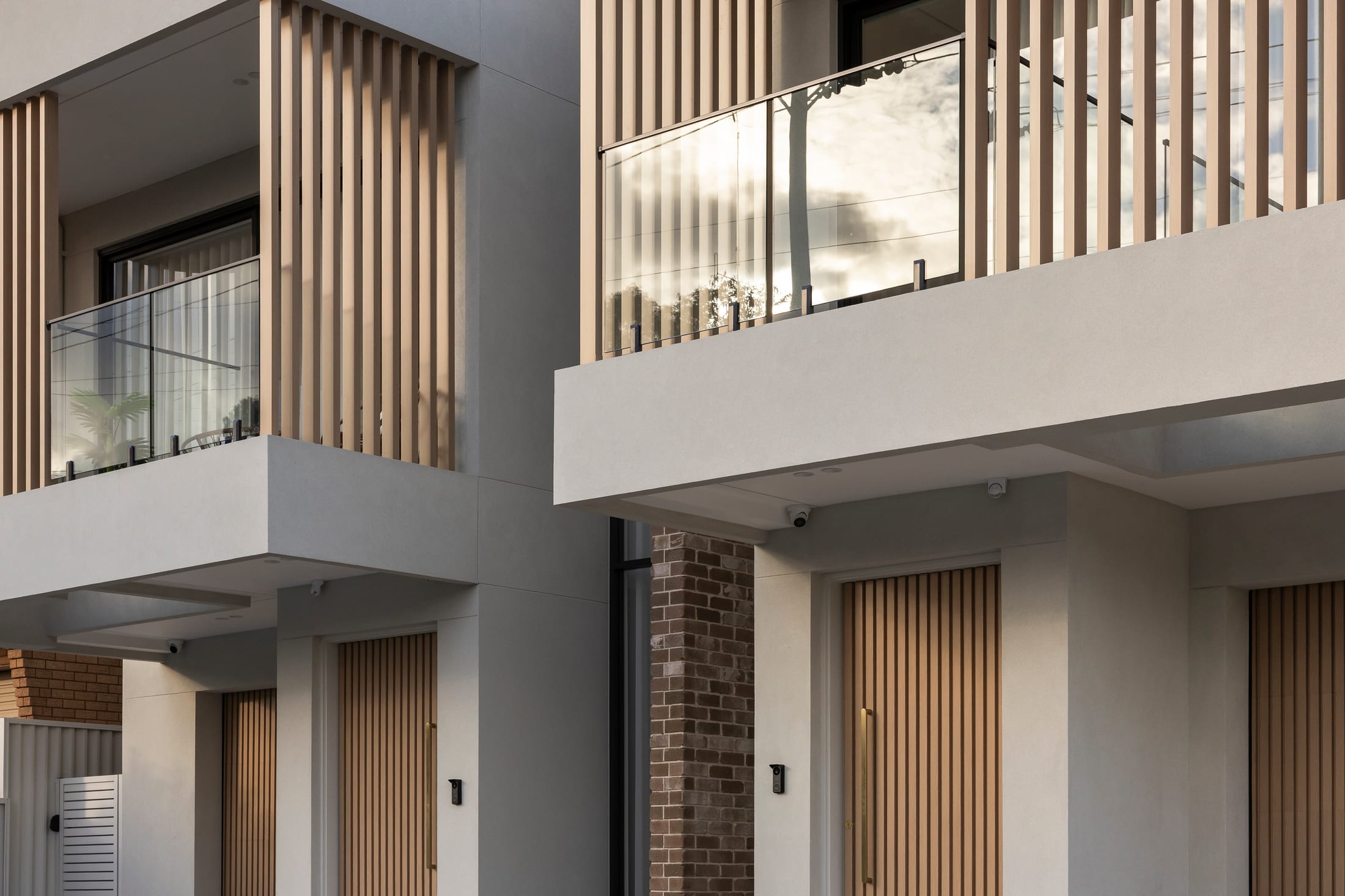 Greystanes Residence Light Oak timber-look duplex — photo 14