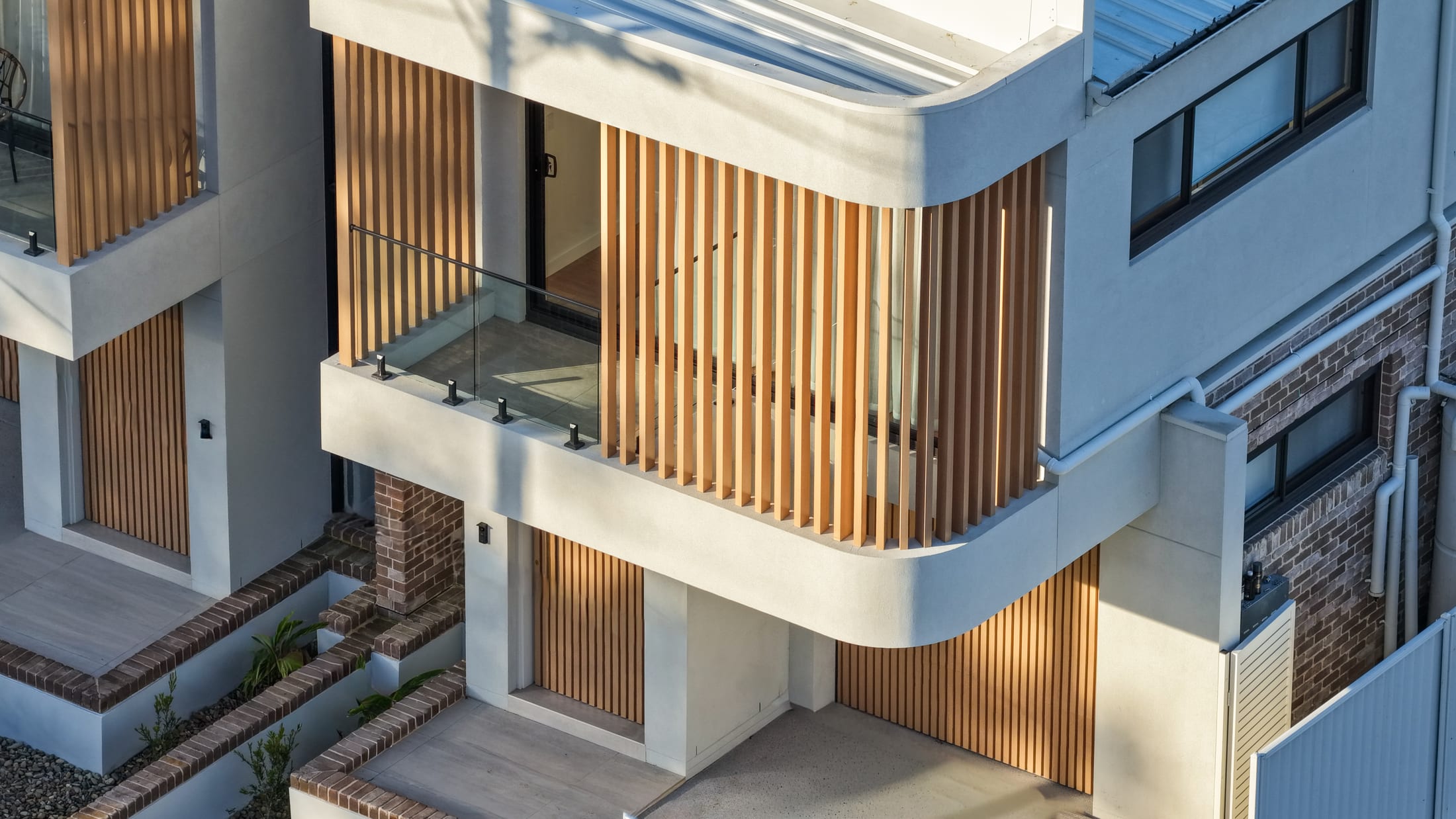 Greystanes Residence Light Oak timber-look duplex — photo 16