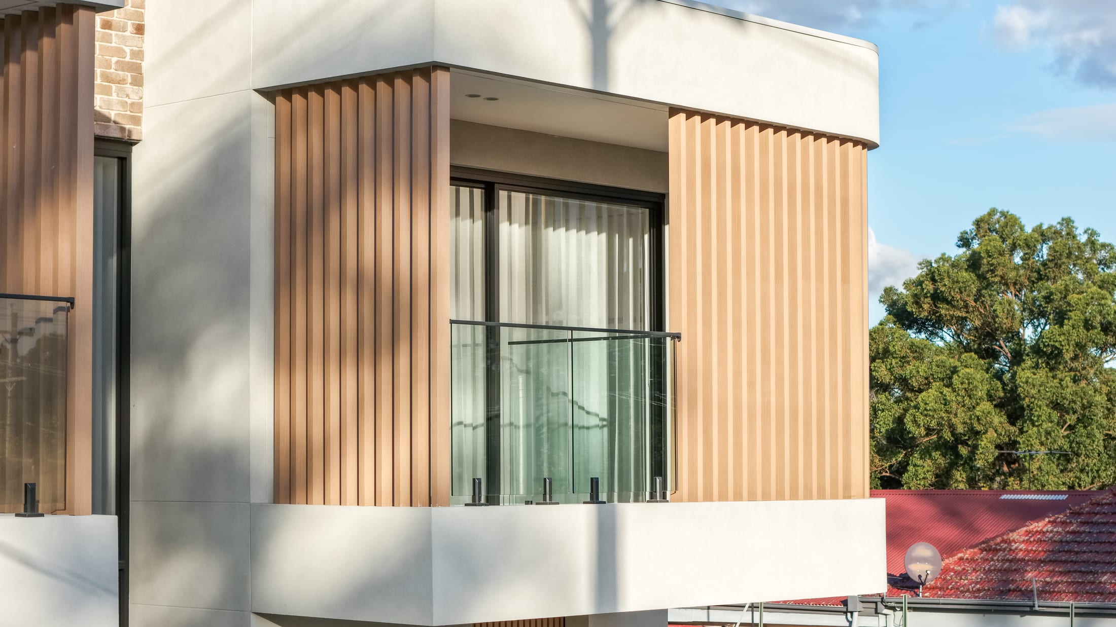 Greystanes Residence Light Oak timber-look duplex — photo 18