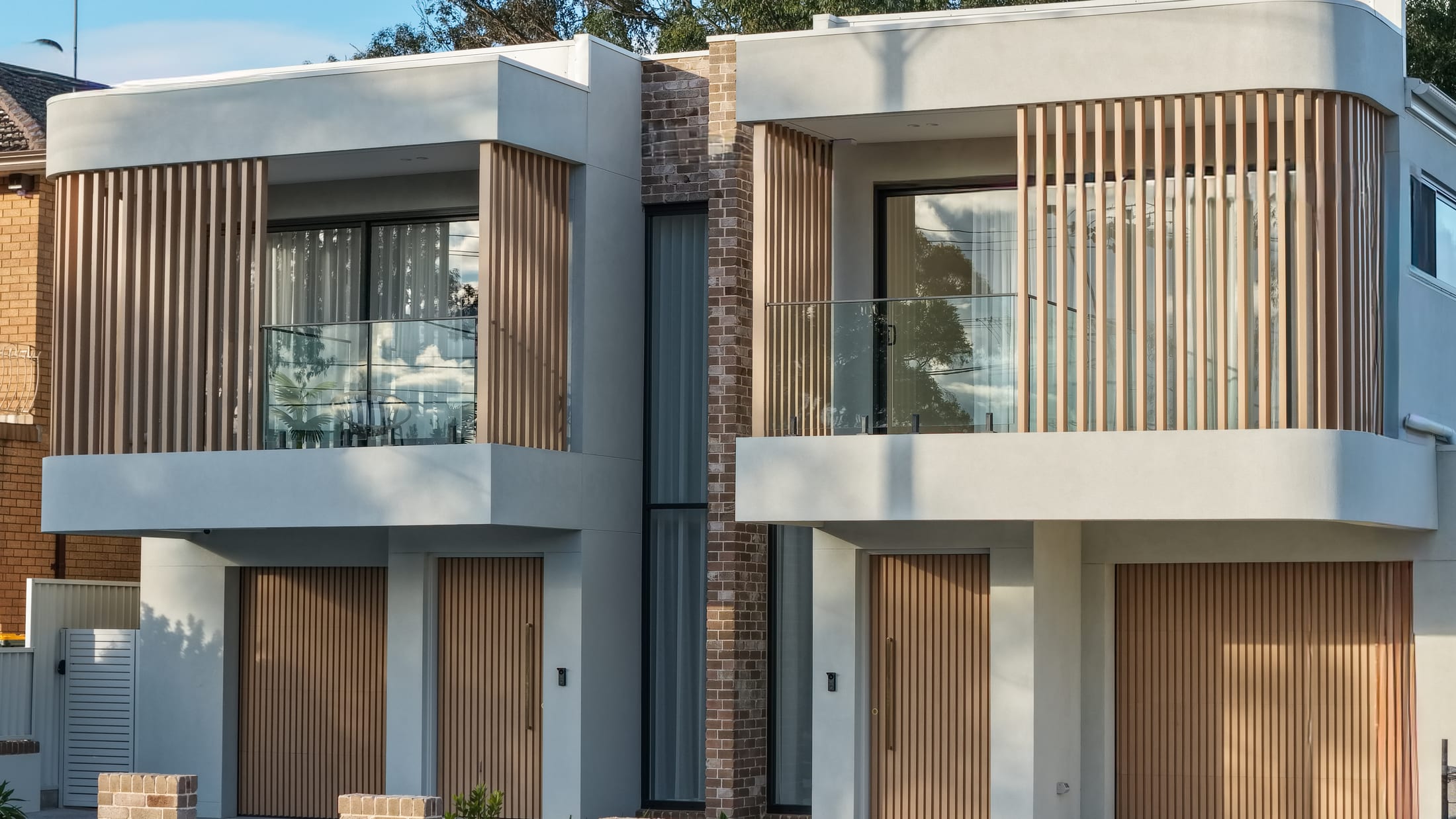 Greystanes Residence Light Oak timber-look duplex — photo 19