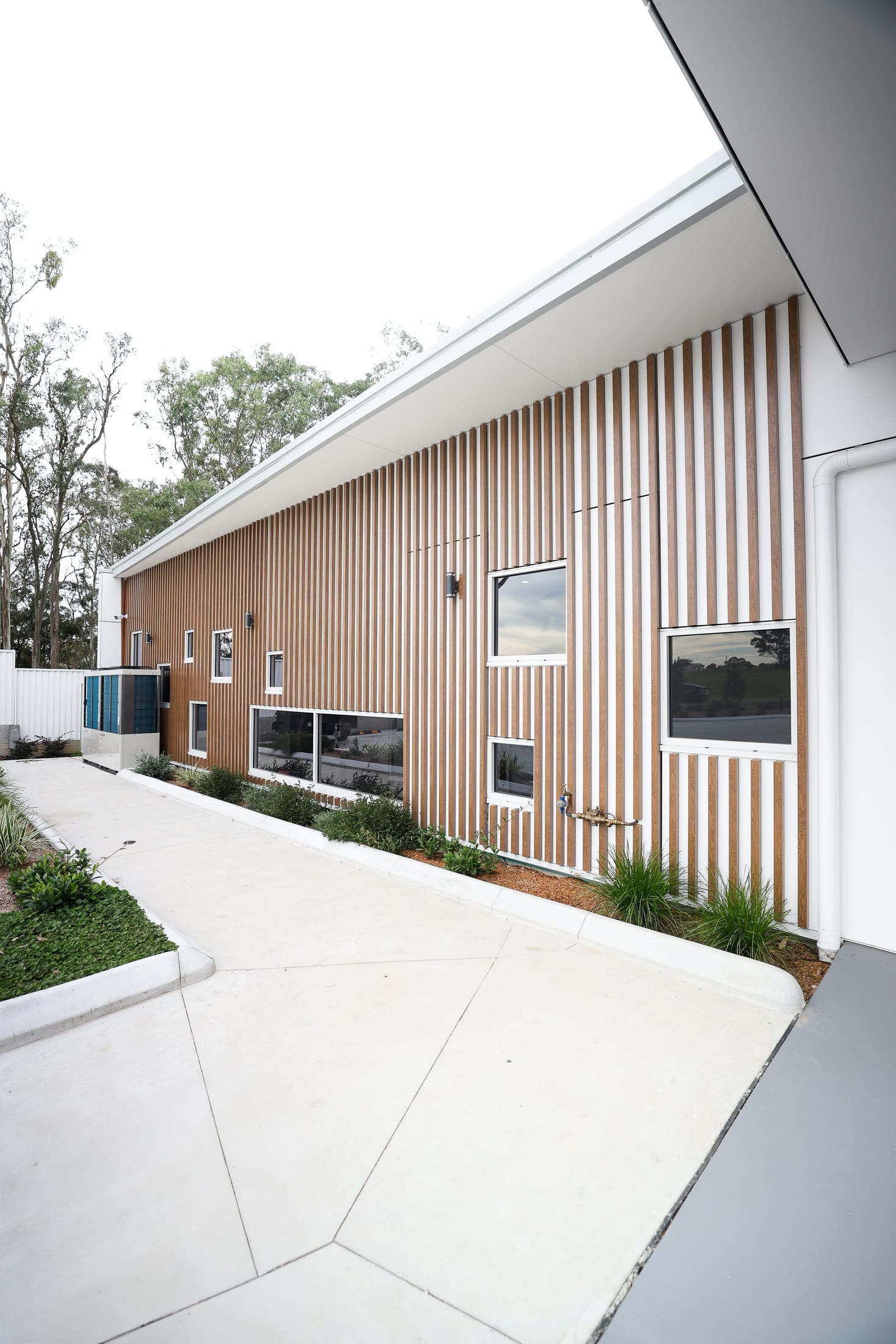 Leppington Childcare facade with warm timber-look aluminium battens in a vertical arrangement