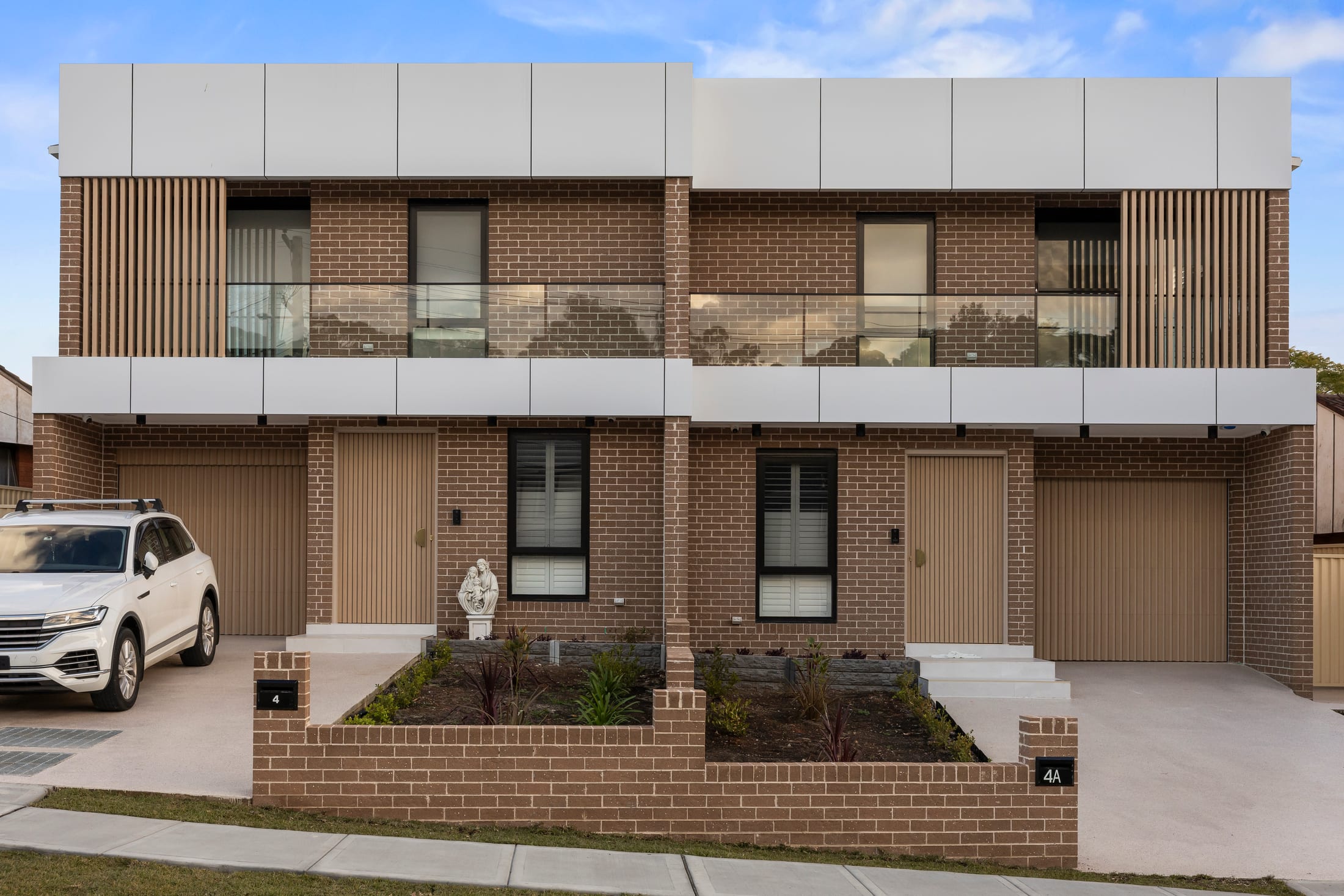Munro Greystanes Light Oak timber-look duplex — photo 11
